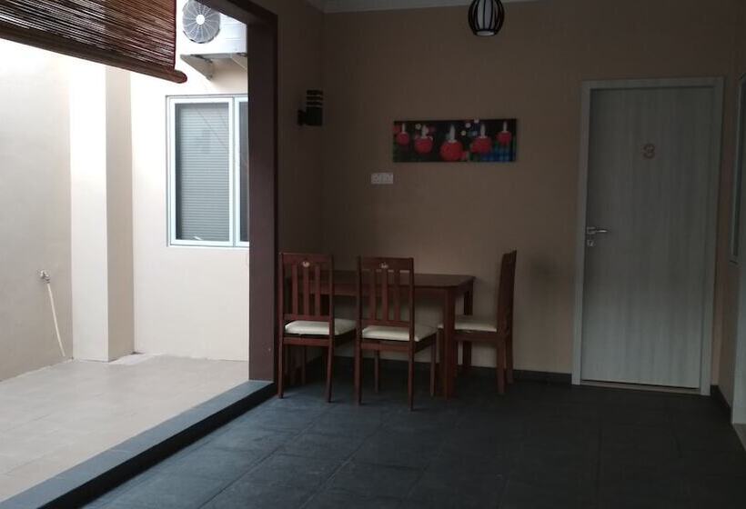 פנסיון Sleeprest   Plamo Garden