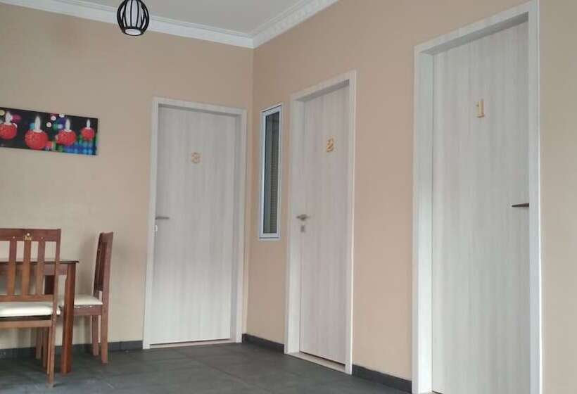 פנסיון Sleeprest   Plamo Garden