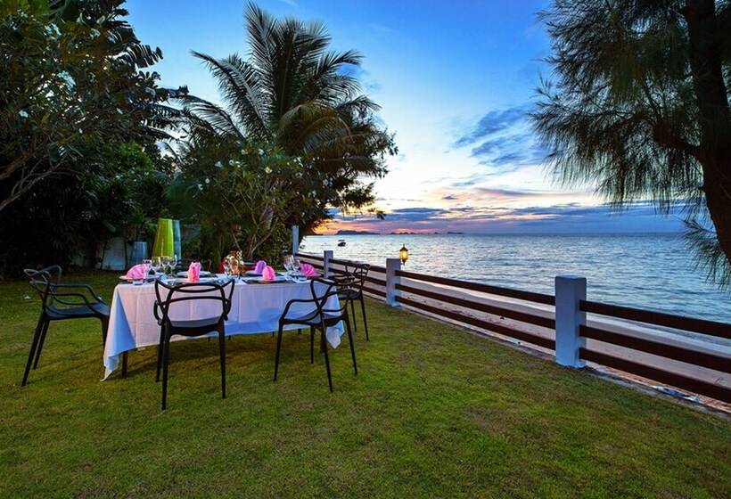 The Emerald Beach Villa 4