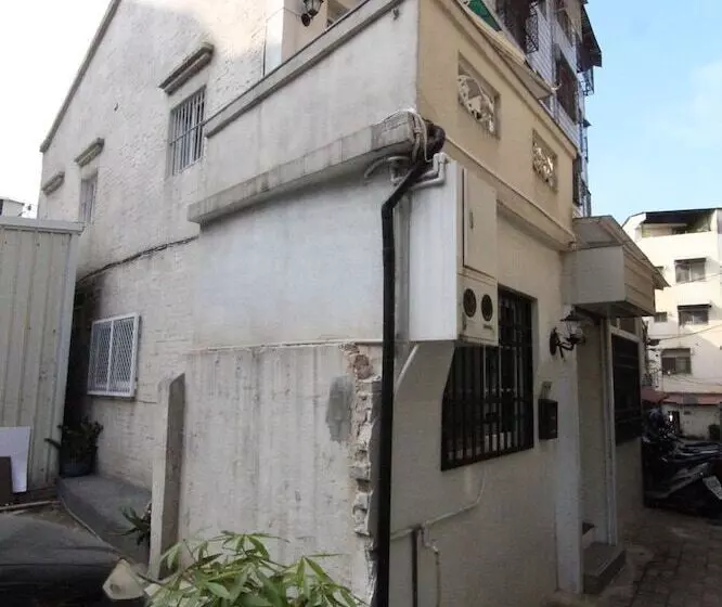 تختخواب و صبحانه Tainan Travel Inn