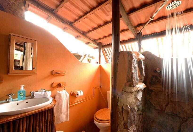 בית מלון כפרי Ikhaya Lamadube Game Lodge