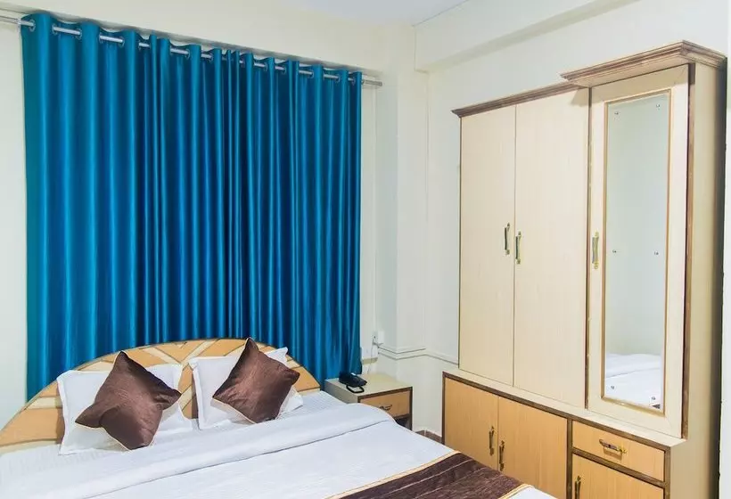 هتل The Lily Guest House By Oyo Rooms