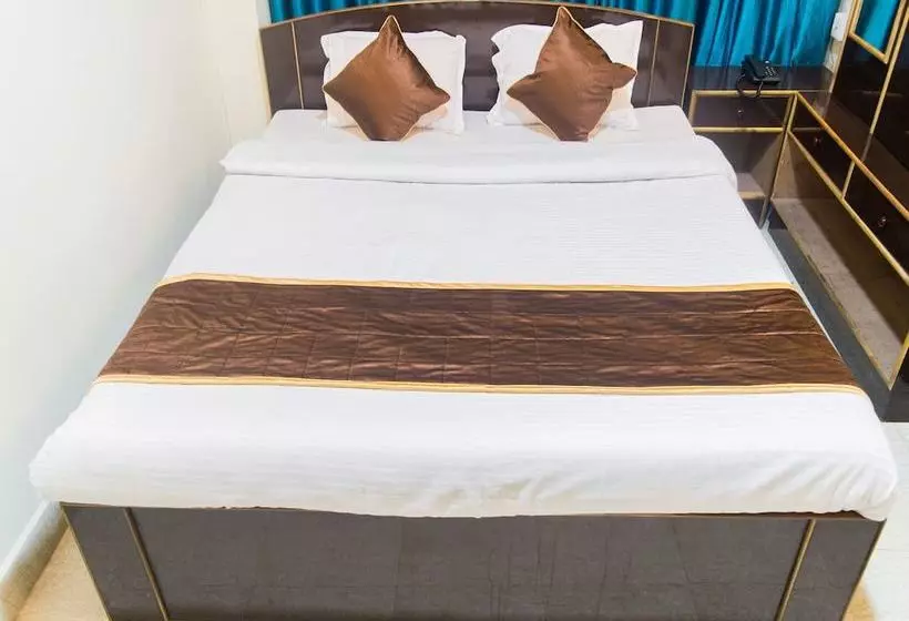 هتل The Lily Guest House By Oyo Rooms