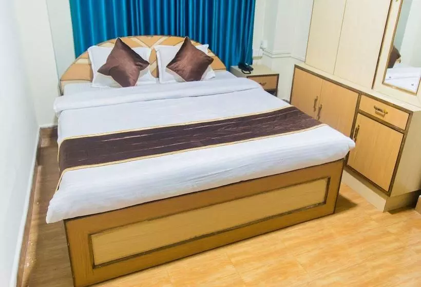 هتل The Lily Guest House By Oyo Rooms