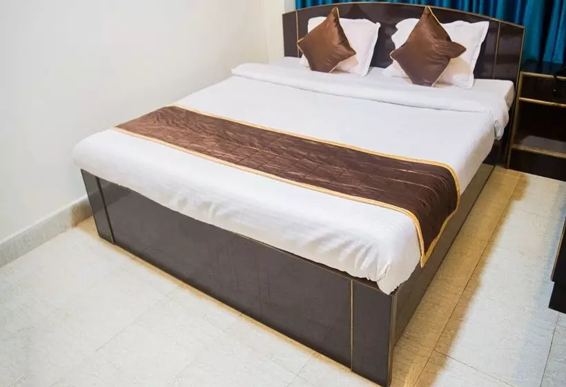 هتل The Lily Guest House By Oyo Rooms