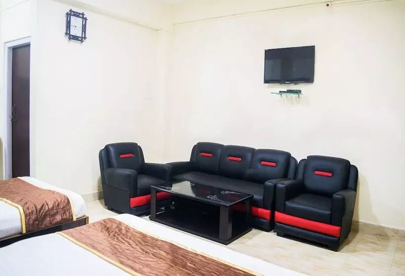 هتل The Lily Guest House By Oyo Rooms