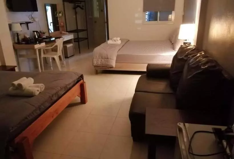 پانسیون At Savika