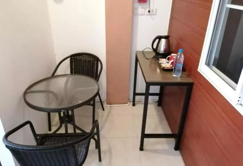 پانسیون At Savika