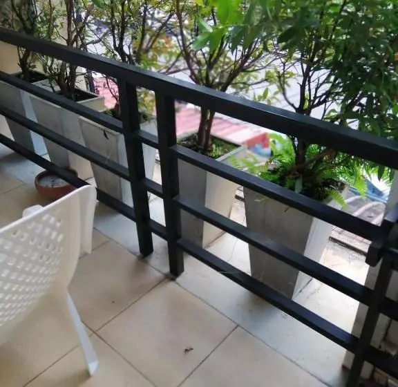 پانسیون At Savika