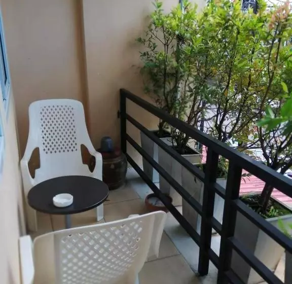 پانسیون At Savika