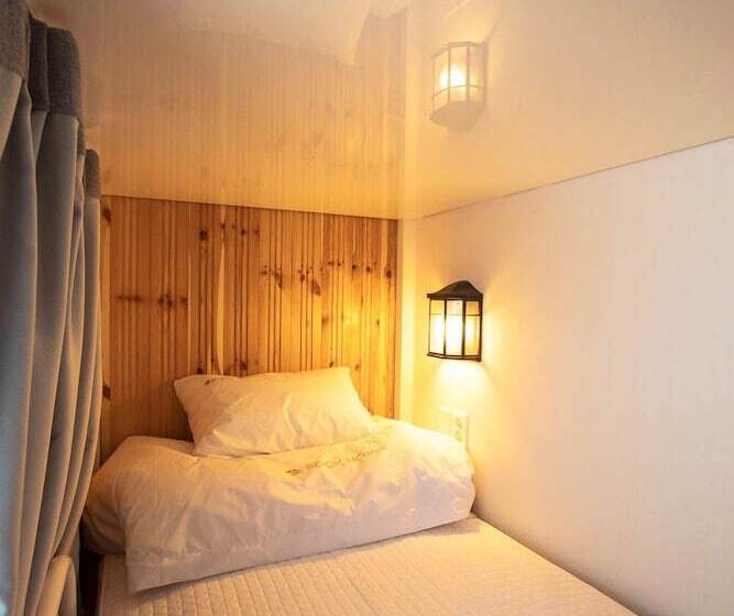 פנסיון Book Home Gyeongju