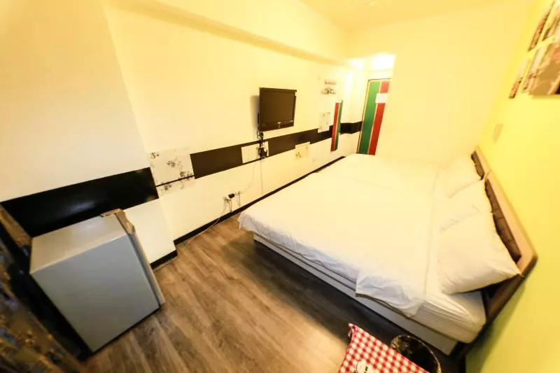 پانسیون Feng Chia Europe 4