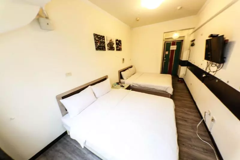 پانسیون Feng Chia Europe 4