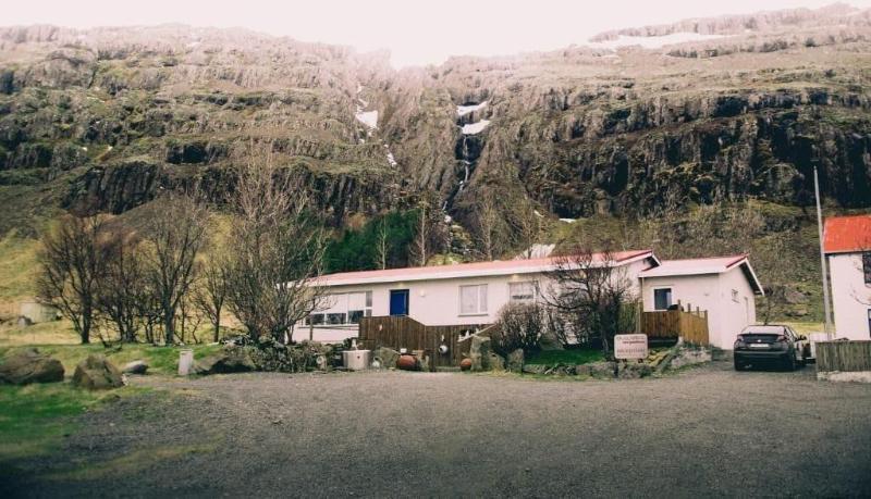 پانسیون Guesthouse Skálafell