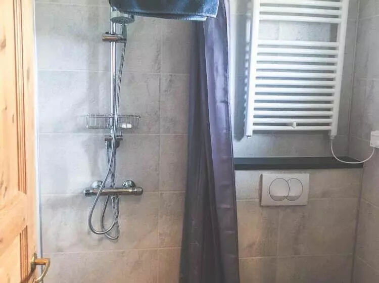 پانسیون Guesthouse Skálafell