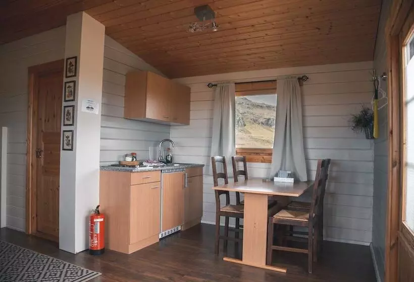پانسیون Guesthouse Skálafell