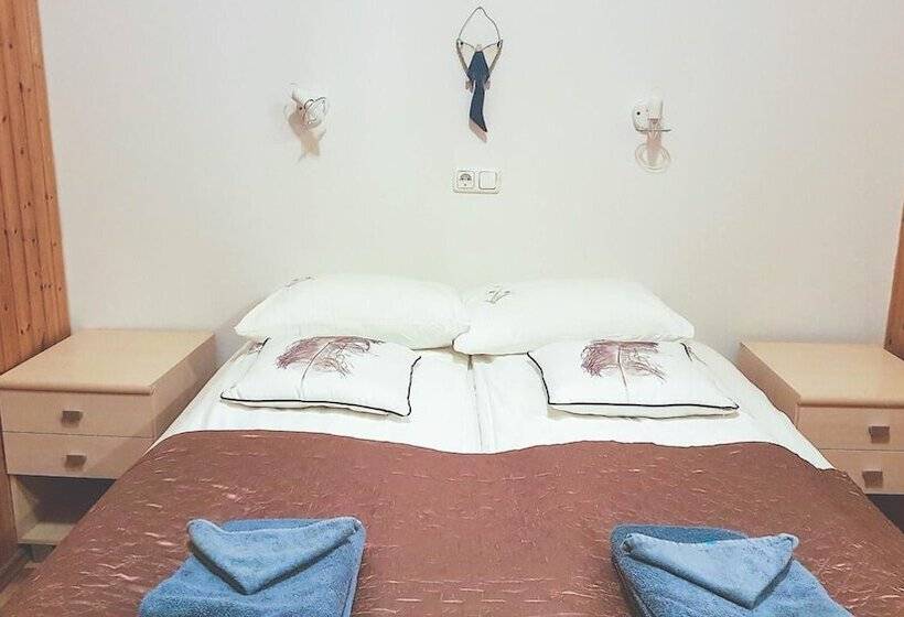 پانسیون Guesthouse Skálafell