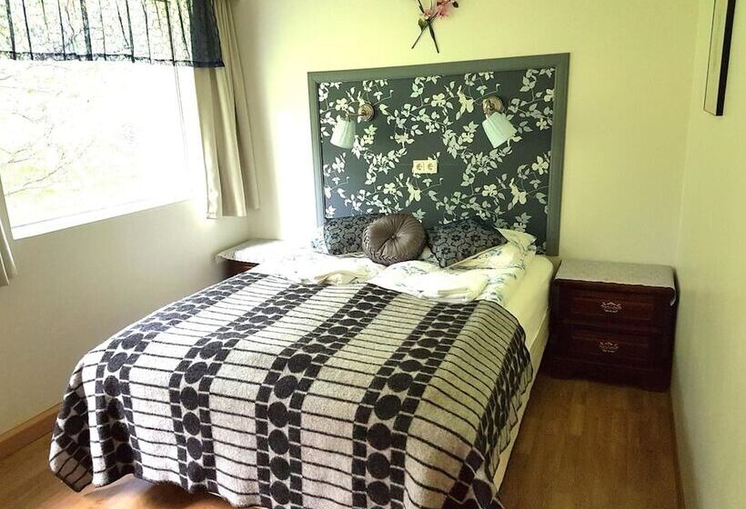 پانسیون Guesthouse Skálafell