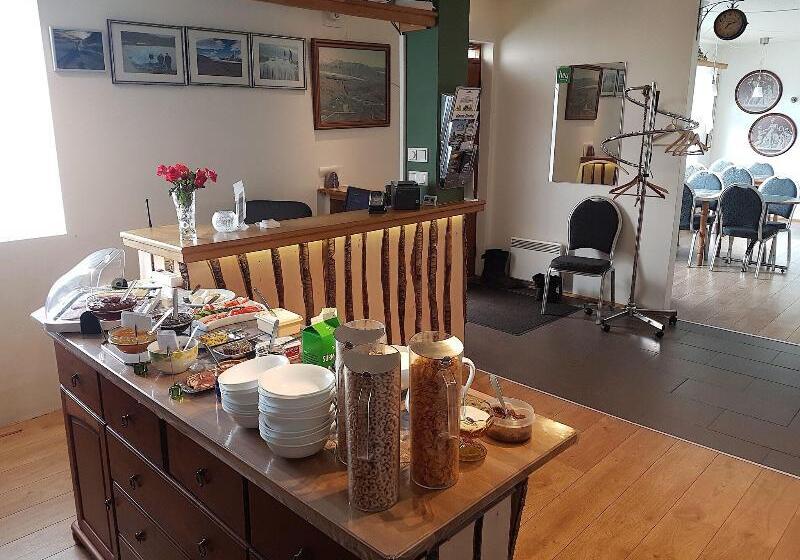 پانسیون Guesthouse Skálafell