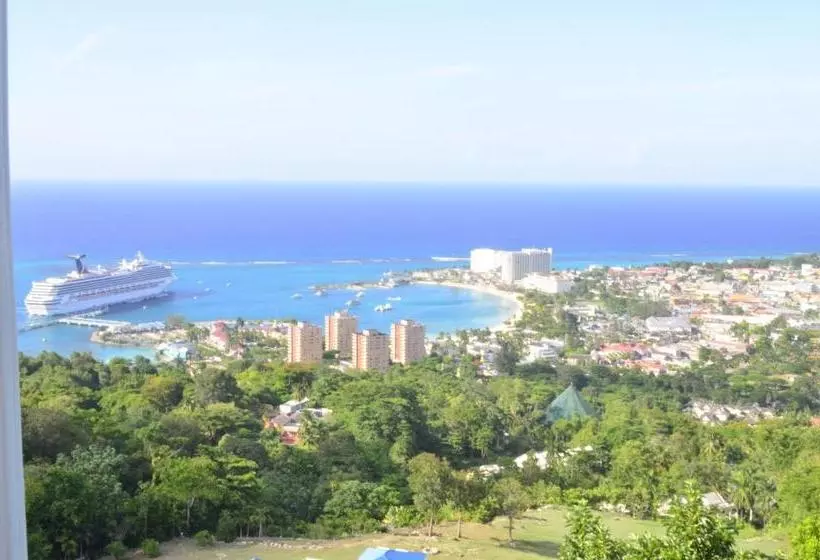 Pink Rock Inn Bed And Breakfast