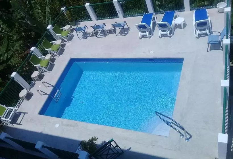 Pink Rock Inn Bed And Breakfast