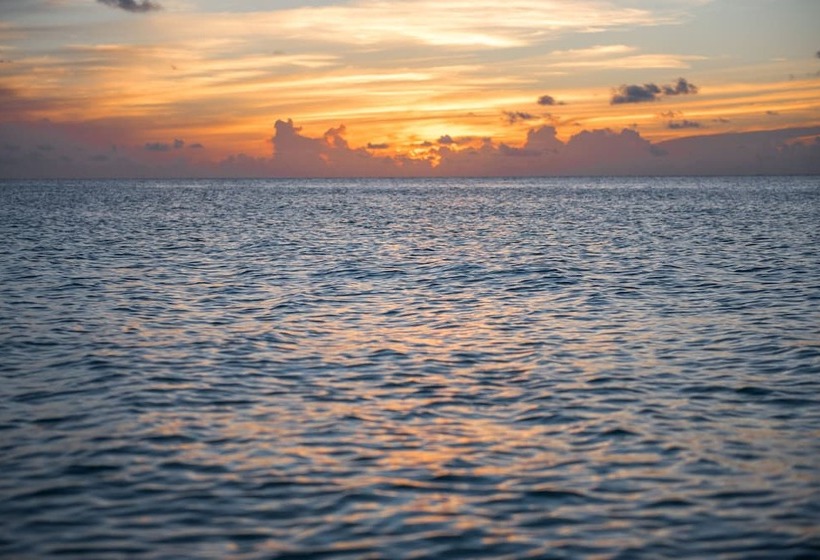 The Colonial Club, Oceanfront Condos