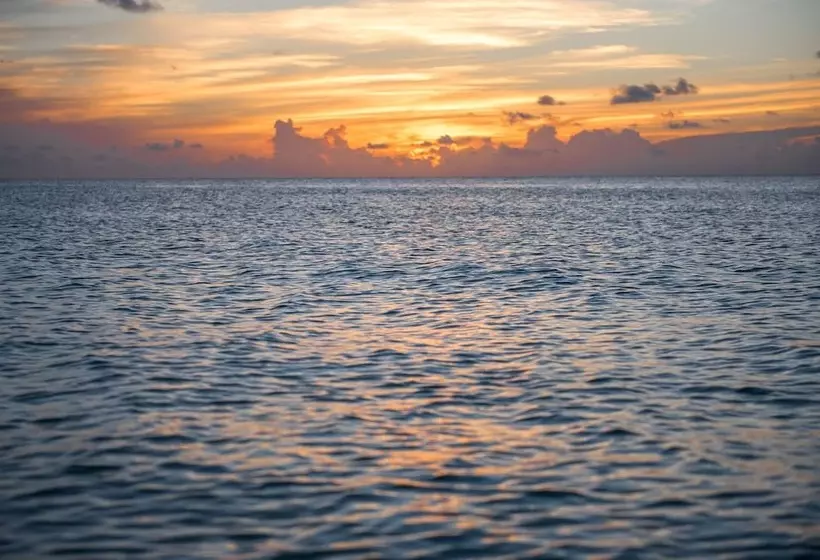 The Colonial Club, Oceanfront Condos