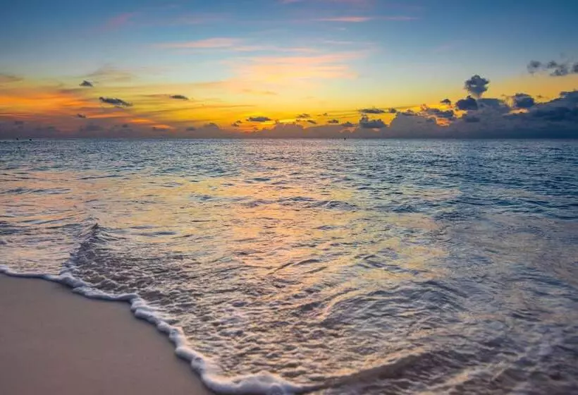 The Colonial Club, Oceanfront Condos
