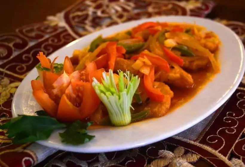 ホテル Dhaksina