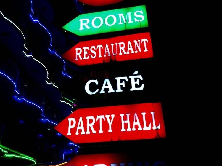 בית מלון כפרי Sarla Regency