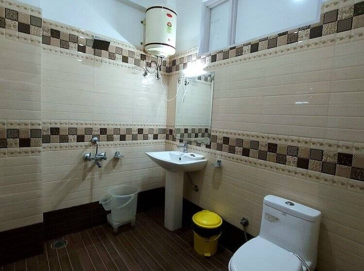 בית מלון כפרי Sarla Regency