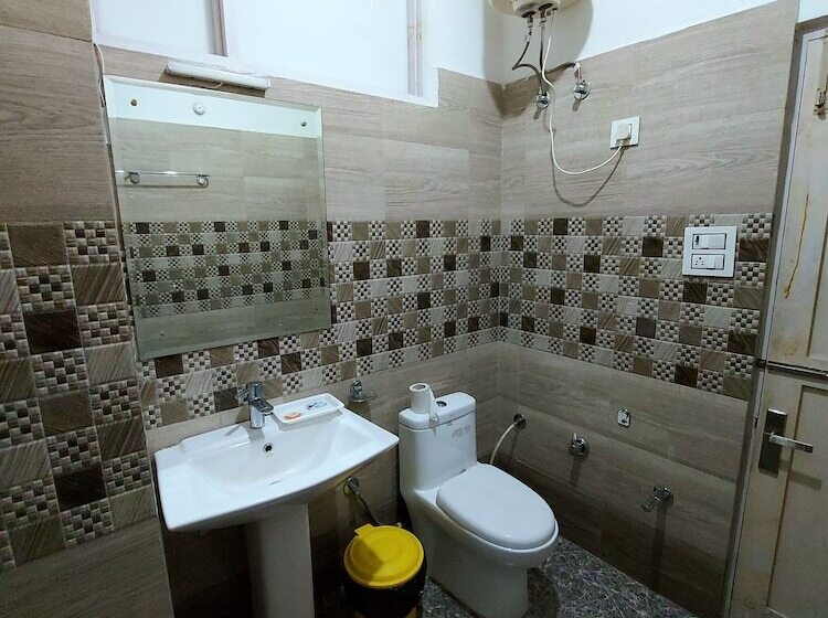 בית מלון כפרי Sarla Regency