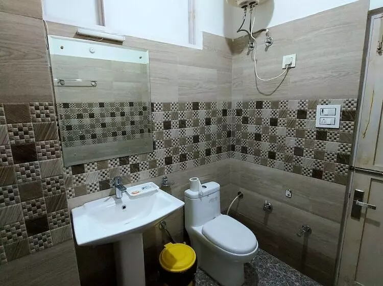ホテル Sarla Regency