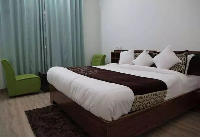 ホテル Sarla Regency