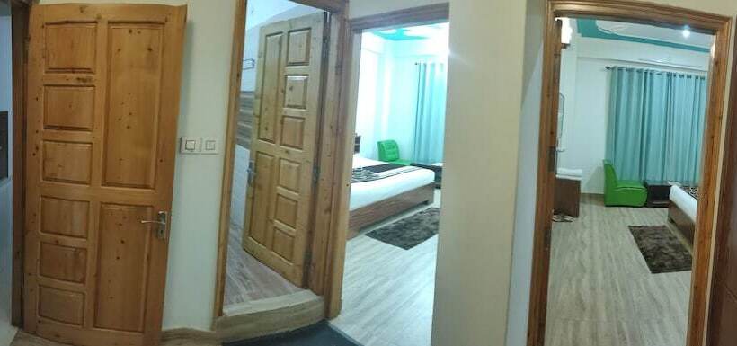 בית מלון כפרי Sarla Regency