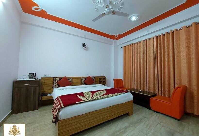 בית מלון כפרי Sarla Regency