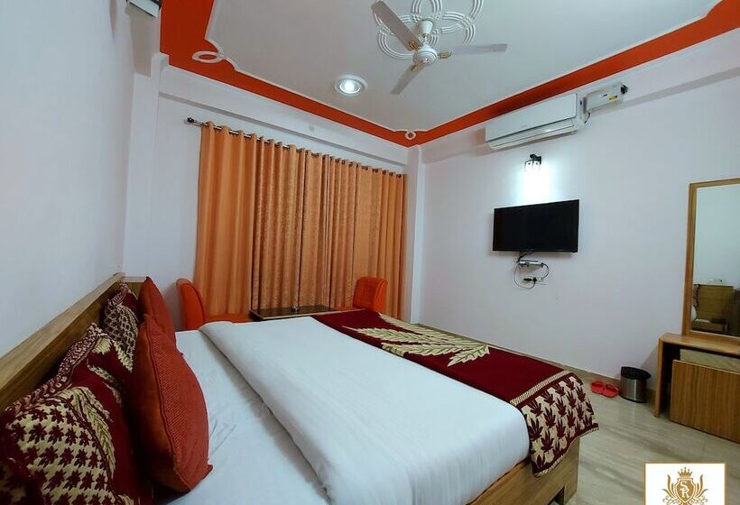 בית מלון כפרי Sarla Regency