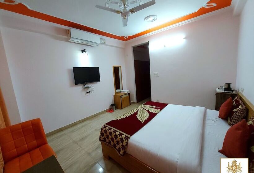 בית מלון כפרי Sarla Regency