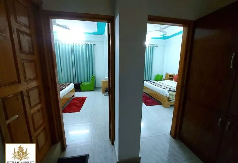 ホテル Sarla Regency