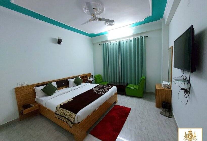 בית מלון כפרי Sarla Regency