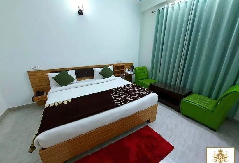 ホテル Sarla Regency