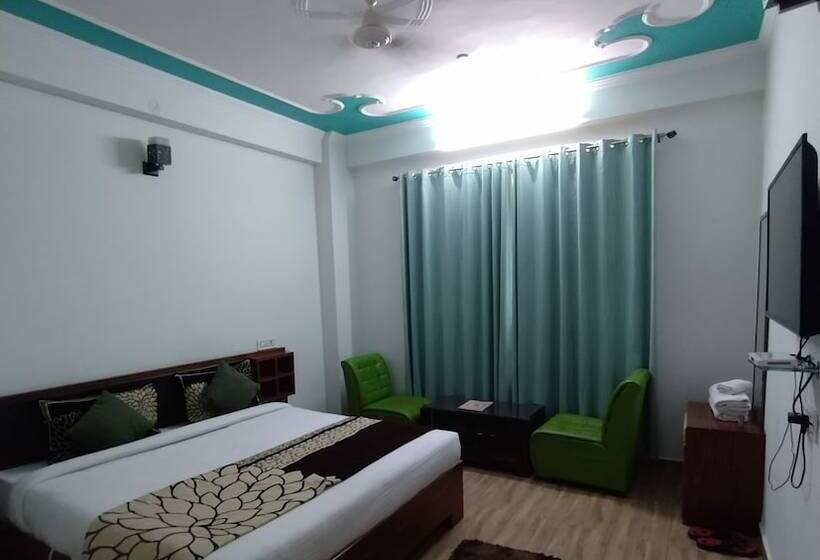 בית מלון כפרי Sarla Regency