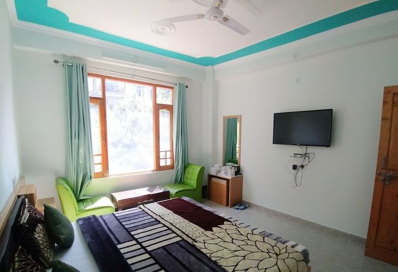 בית מלון כפרי Sarla Regency