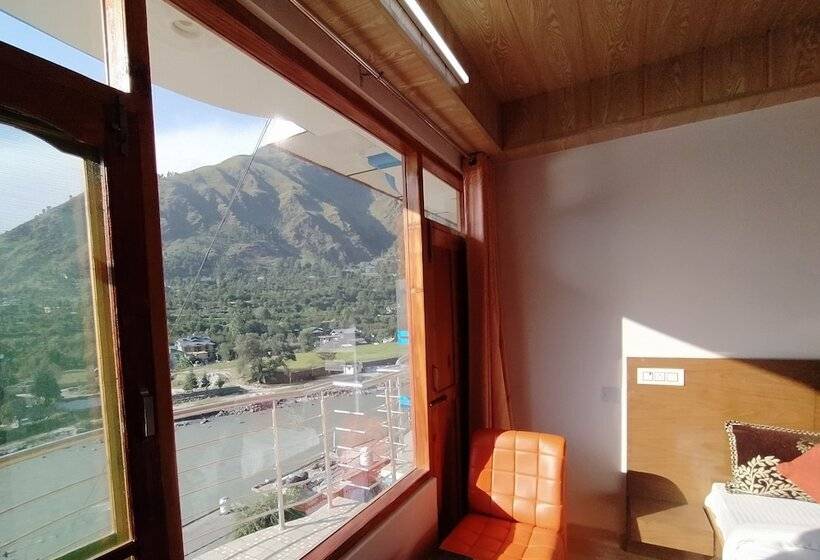 בית מלון כפרי Sarla Regency