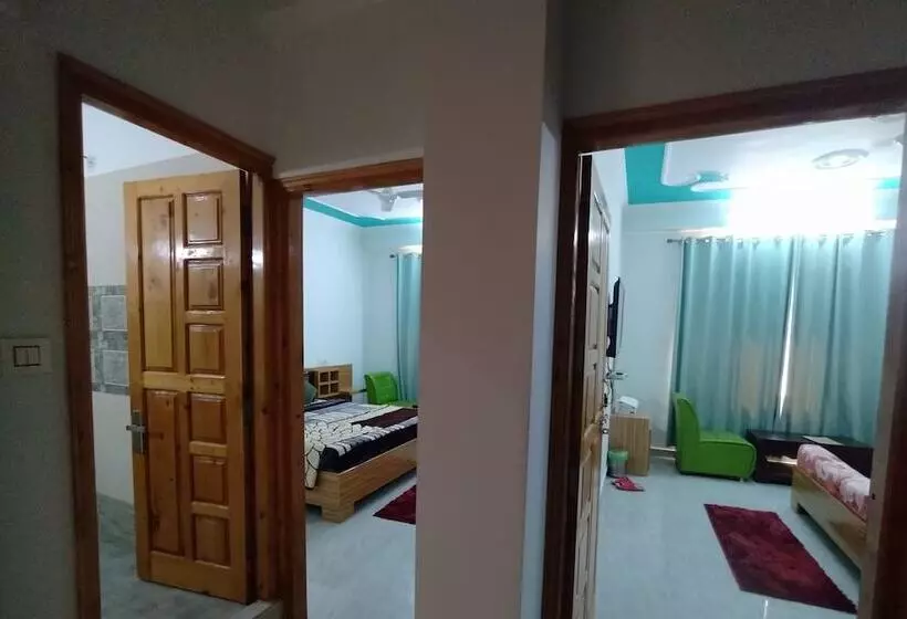 ホテル Sarla Regency