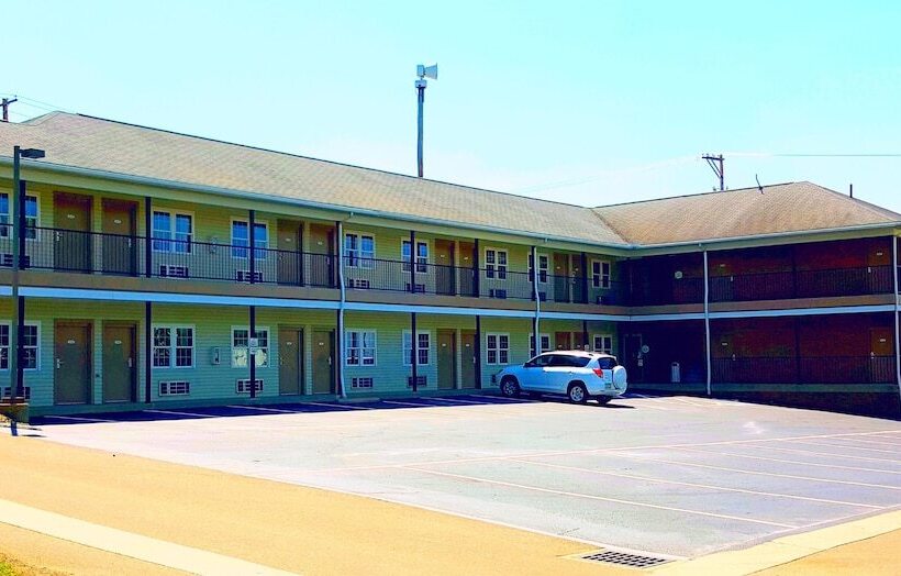 فندق على الطريق Lodging On The Square