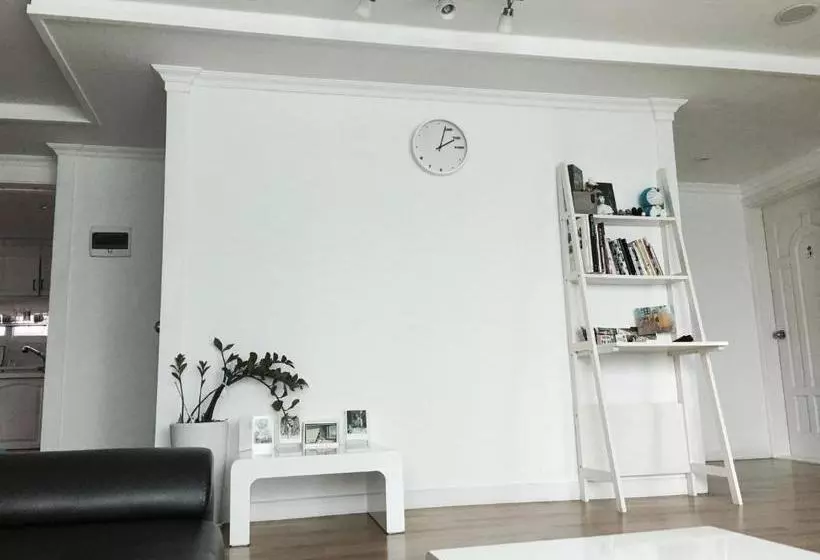 ユースホステル Nana House