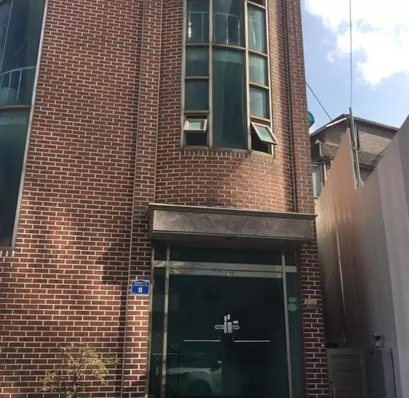 ユースホステル Nana House