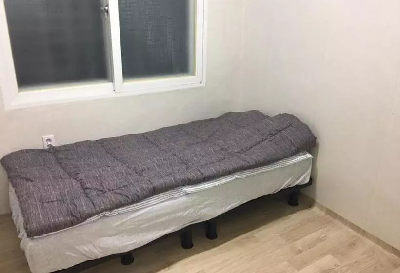 ユースホステル Nana House