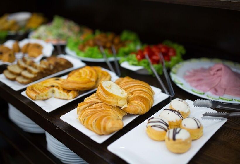 Golden Sail Hotel & Spa